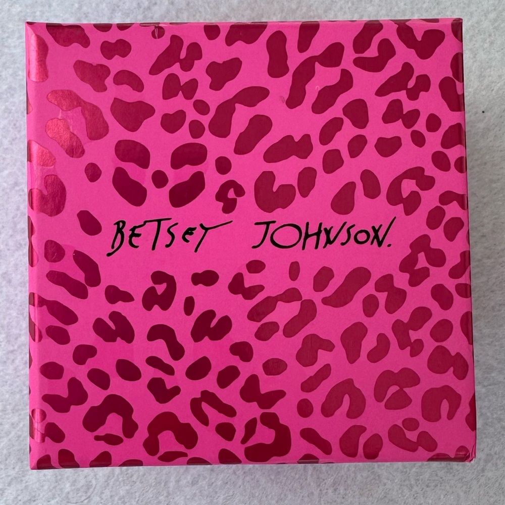Betsey Johnson Turtle Earrings Pierced Stud 3D Gold Tone Rhinestones NWT - Picture 4 of 6